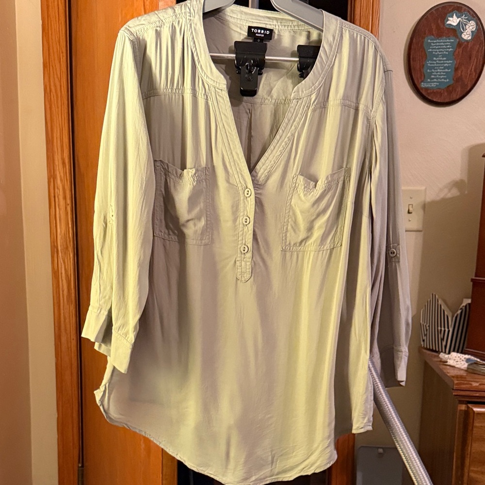 Torrid Women's Soft Green Blouse. Size 0. Great shape